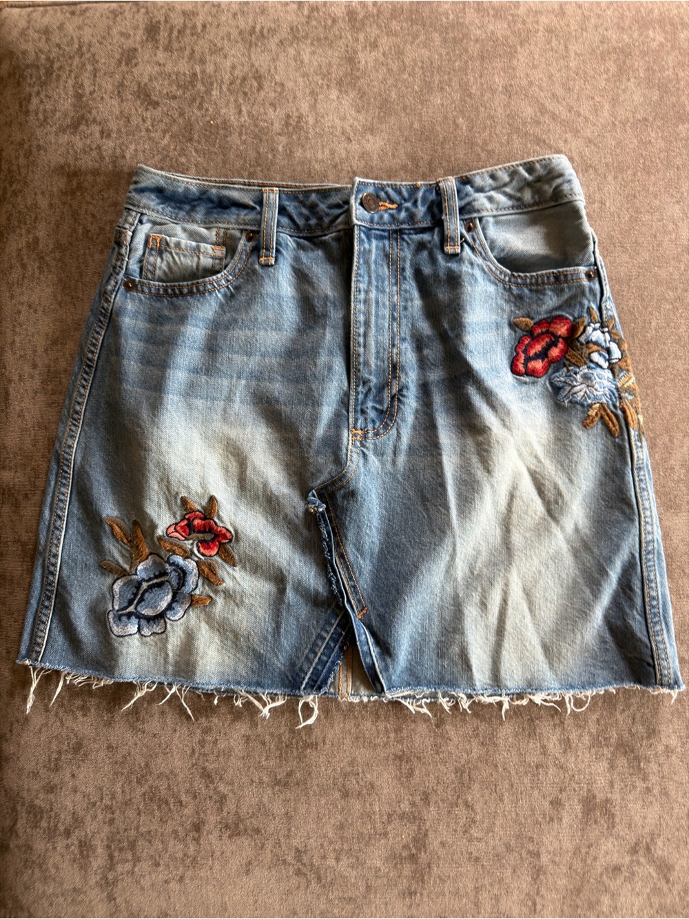 Abercrombie & Fitch Embroidered Floral Denim Mini Skirt Size 8